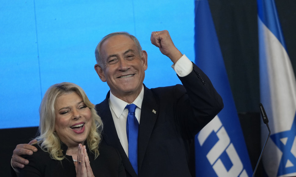 Buvęs Izraelio ministras pirmininkas ir „Likud“ partijos vadovas Benjaminas Netanyahu su žmona Sara