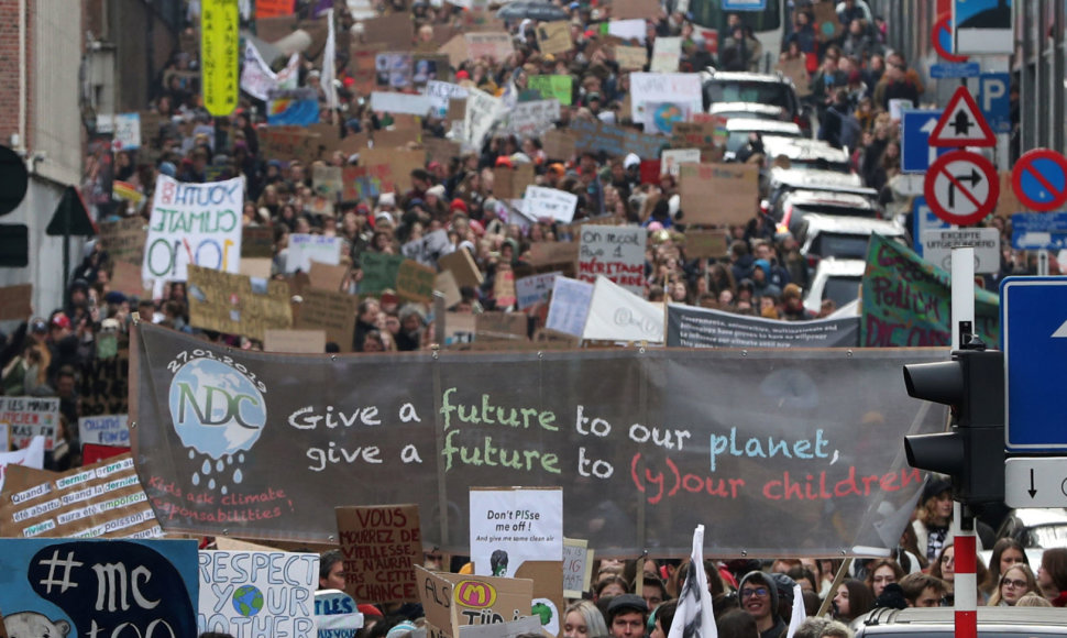 Belgijoje tūkstančiai paauglių dalyvavo ketvirtoje demonstracijoje prieš klimato kaitą