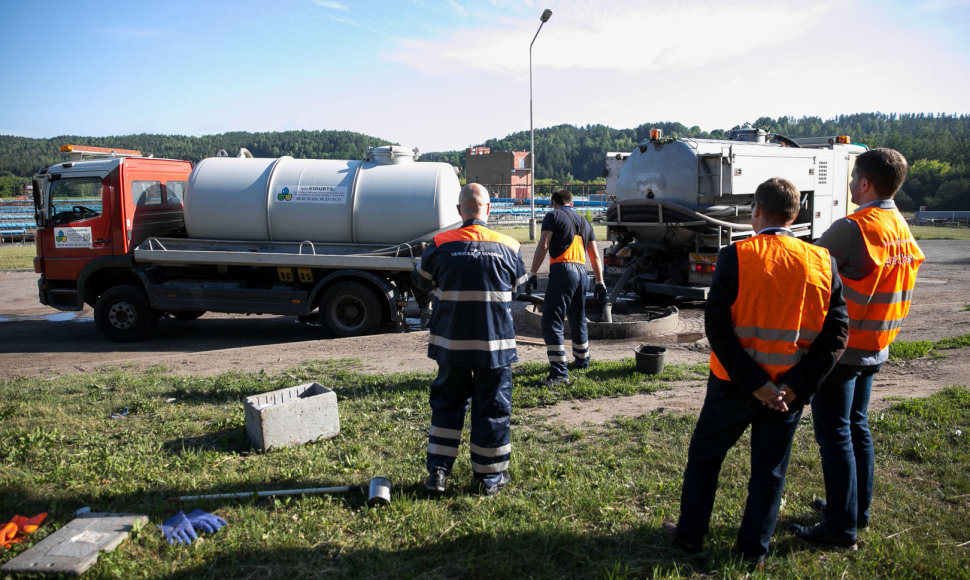 Patikrinimas prie nuotekų valyklos