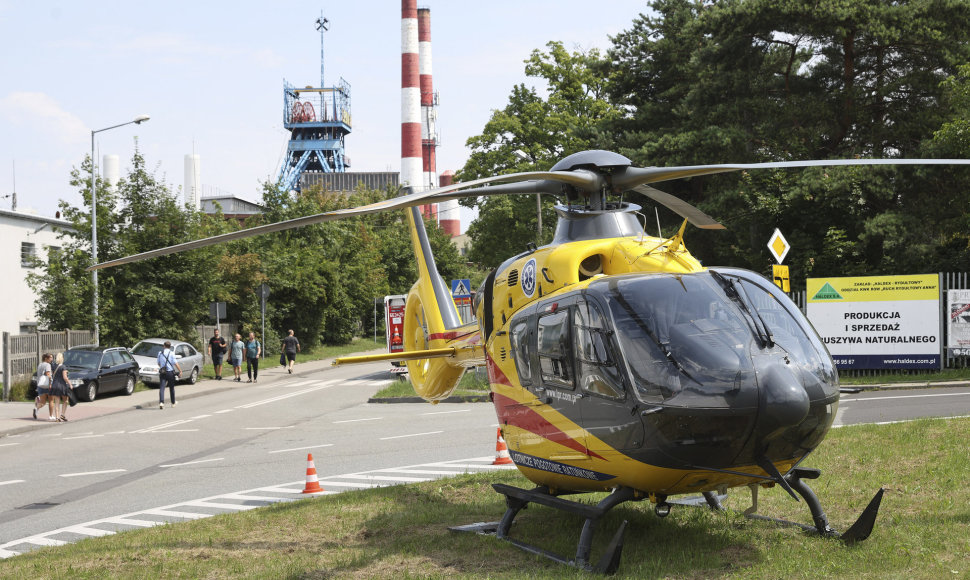 Gelbėtojų sraigtasparnis prie Ridultovų anglių kasyklos