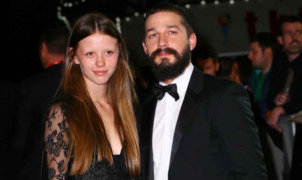 Shia LaBeoufas ir Mia Goth