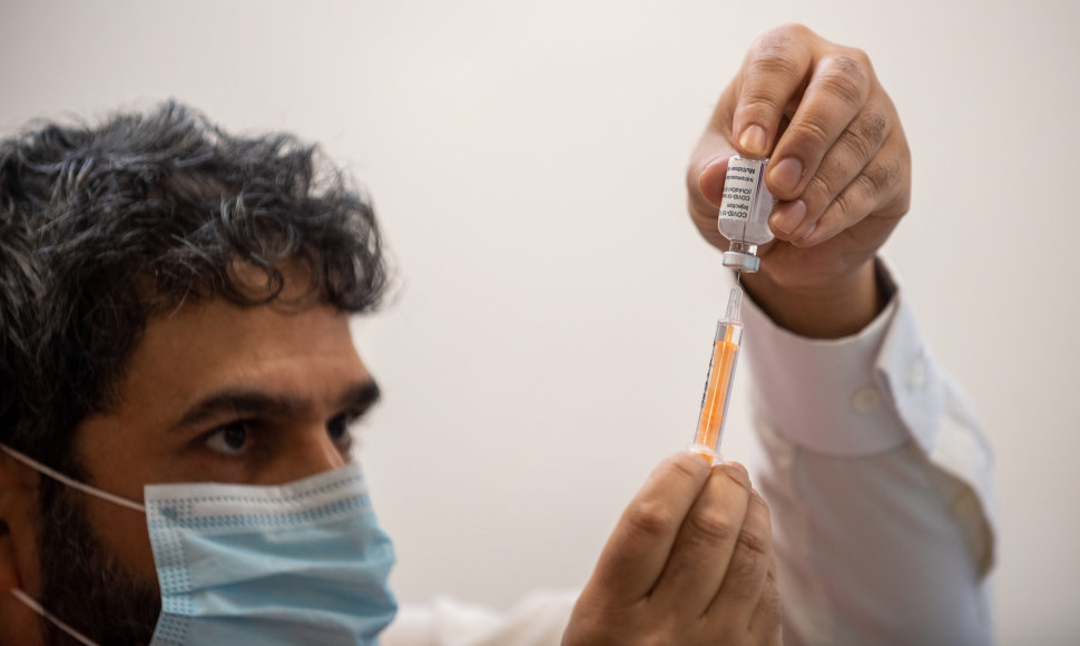 Ruošiama „AstraZeneca“ vakcinos dozė