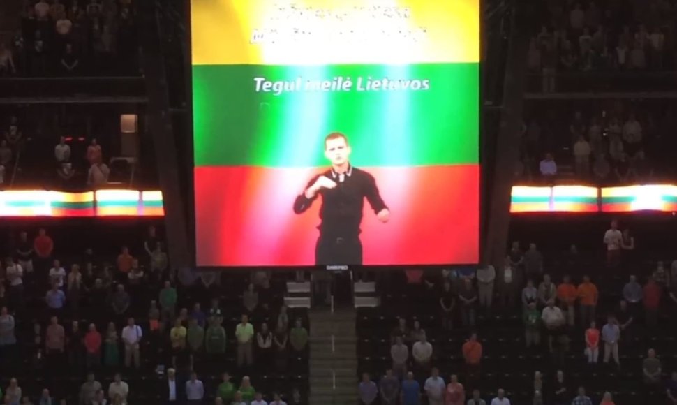 Lietuvos himnas Kauno „Žalgirio“ arenoje – jau ir gestų kalba