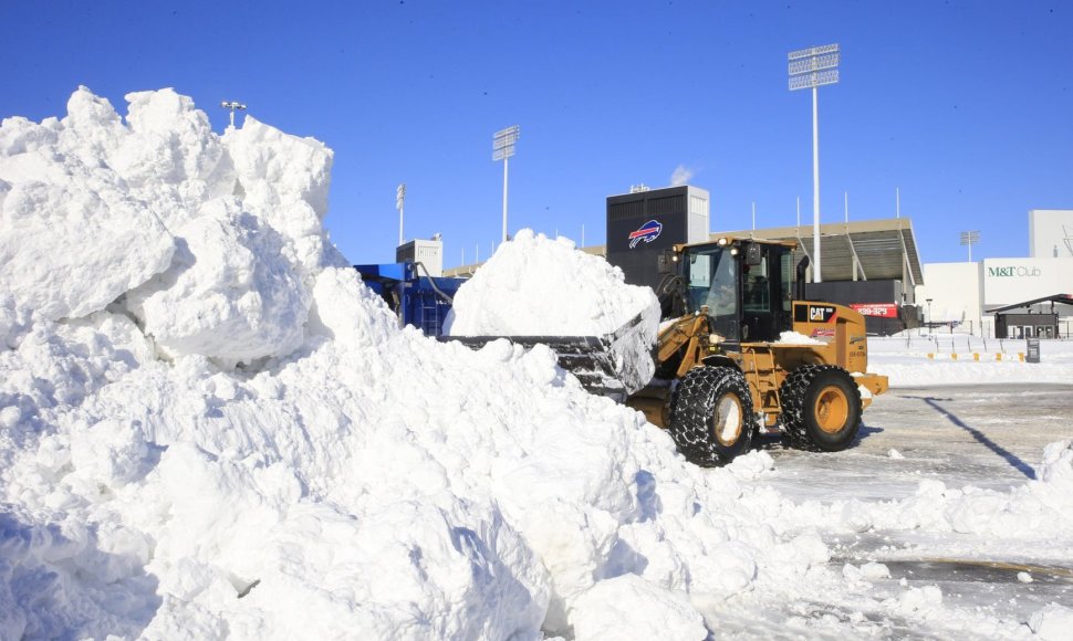 Sniego kalnas prie Ralpho Wilsono stadiono Niujorke