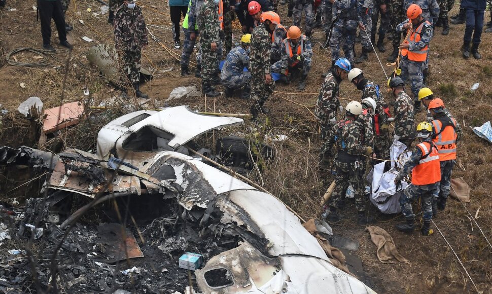 72 žmonės žuvo per lėktuvo katastrofą Nepale