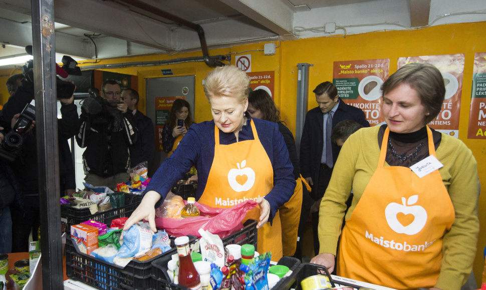 Prezidentė Dalia Grybauskaitė „Maisto banko“ sandėlyje davė startą „Maisto banko“ akcijai
