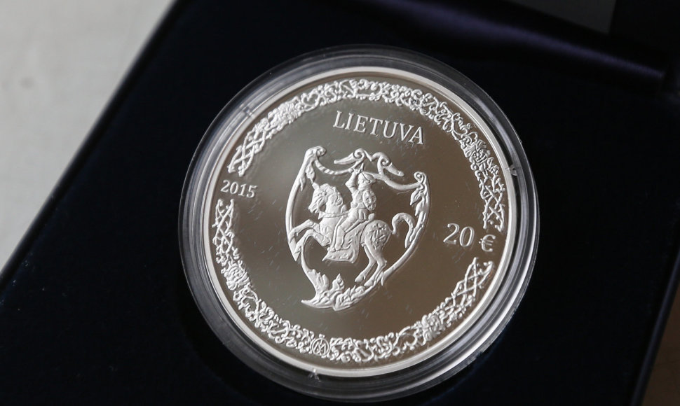 20 eurų kolekcinę sidabro monetą, skirtą Mikalojaus Radvilos Juodojo 500-osioms gimimo metinėms.