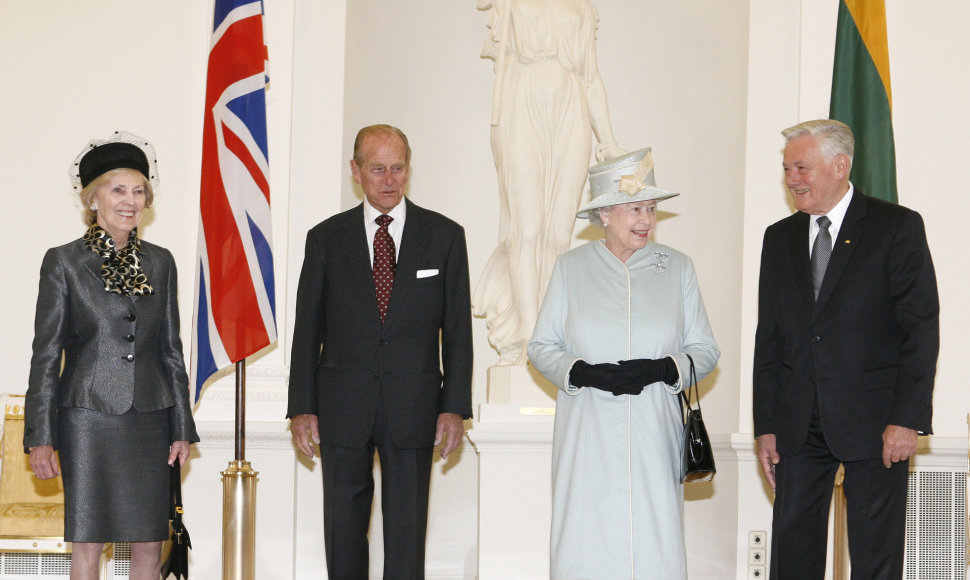 Alma Adamkienė, Princas Philipas, karalienė Elizabeth II, Valdas Adamkus