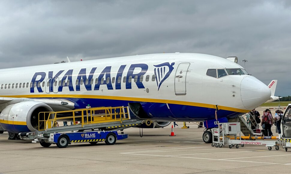 &bdquo;Ryanair&ldquo; lėktuvas Londono Stanstedo oro uoste (asociatyvi nuotr.)