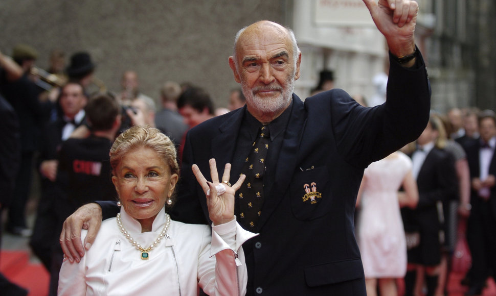 Seanas Connery su žmona Micheline Roquebrune (2010 m.)