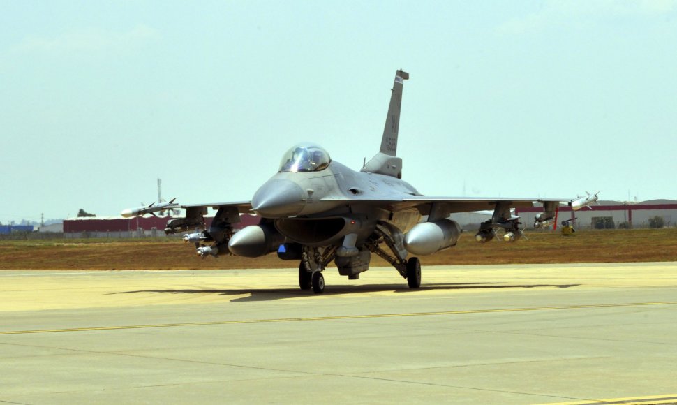 JAV naikintuvus F-16