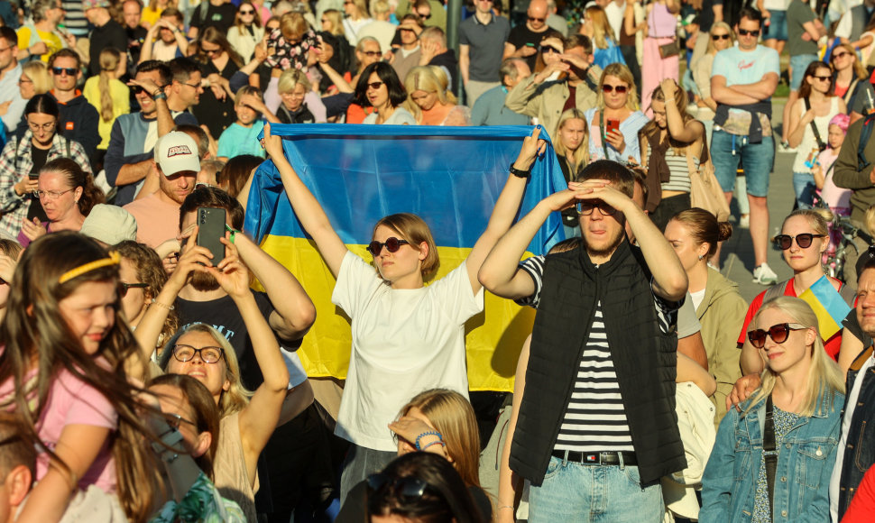 „Keliu vėliavą už Ukrainą NATO“ maratono dalyvių pasitikimas Lukiškių aikštėje