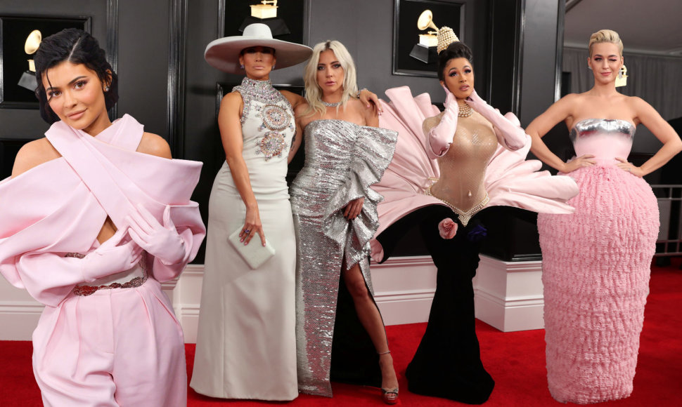 Kylie Jenner, Jennifer Lopez su Lady Gaga, Cardi B ir Katy Perry