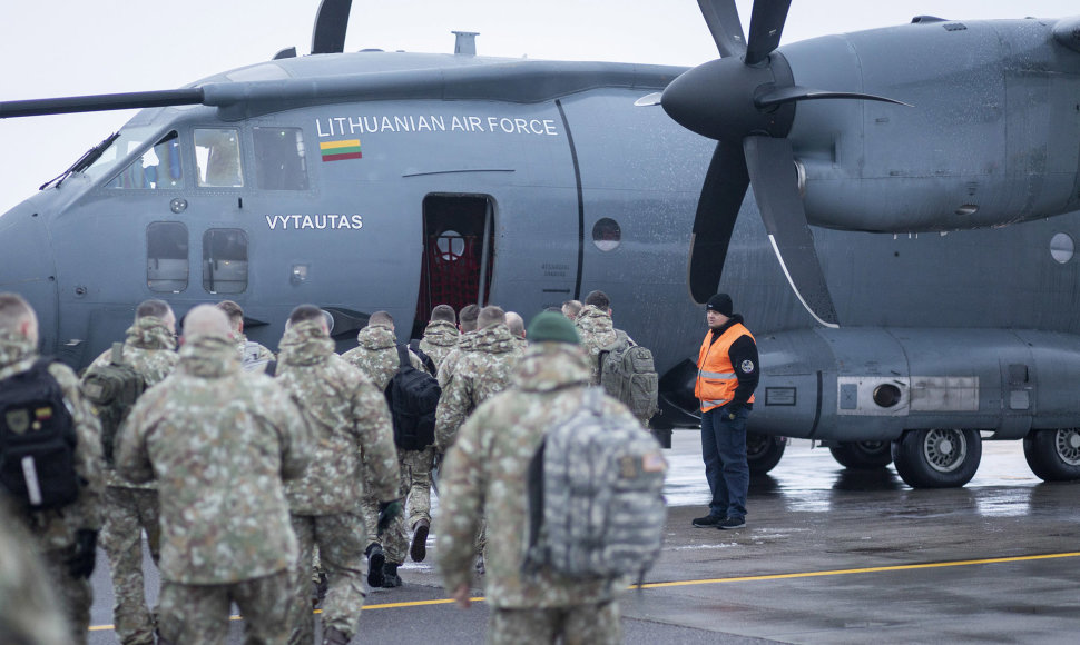 Lietuvos kariai išvyko į ukrainiečių rengimo misiją Jungtinėje Karalystėje