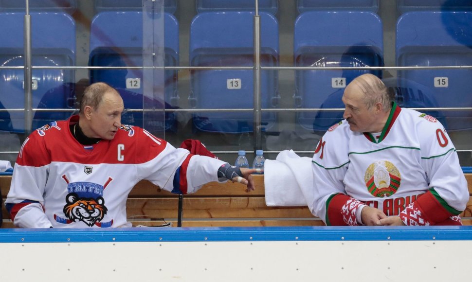 V.Putinas ir A.Lukašenka žaidė ledo ritulį