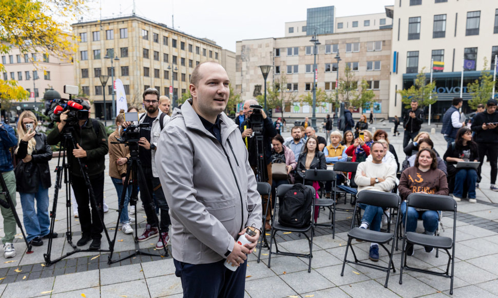 Gintautas Jakštas susitiko su protestuojančiais mokytojais