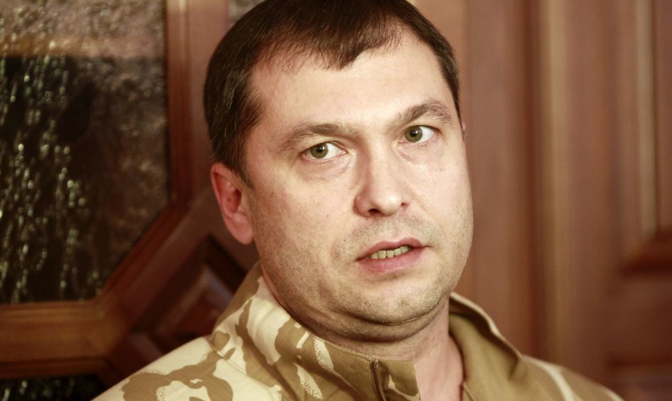 Luhansko teropristų vadeiva Valerijus Bolotovas pesimistines nuotaikas skandina butelyje