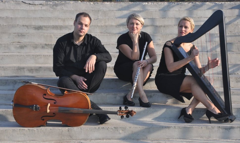 Klaipėdoje koncertuos trio - violončelininkas Vytenis Pocius, fleitininkė Fausta Drūlytė, arfininkė Viktorija Smailytė.