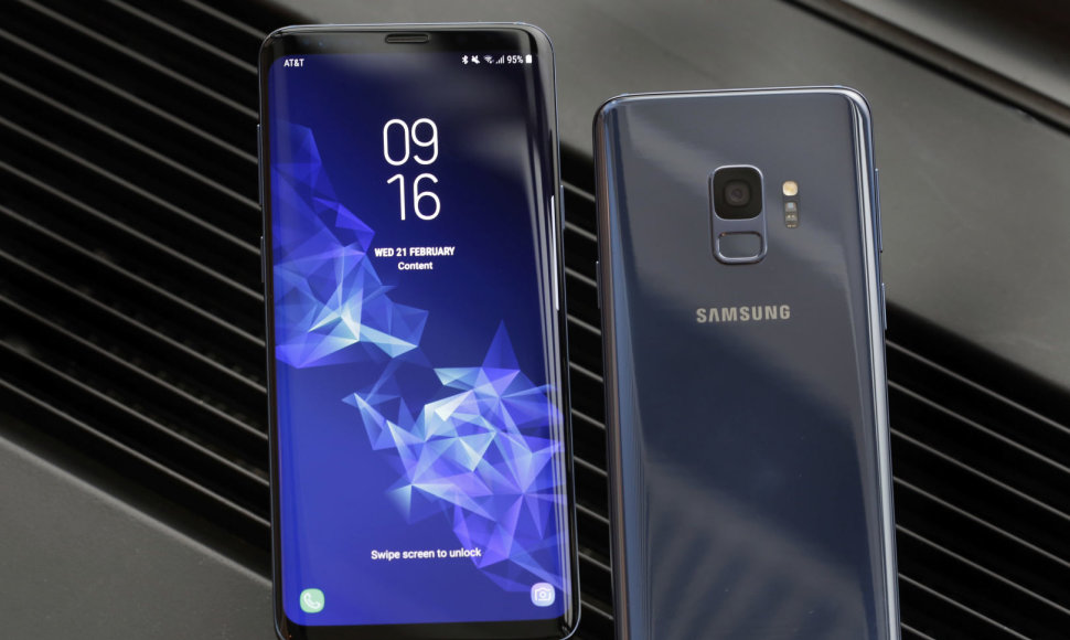 „Samsung“ pristatė naujausius „Galaxy S9“ modelio telefonus