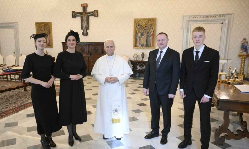 I. Ruginienė su &scaron;eima susitiko su popiežiumi Leonu XIV / Vatican Media nuotr.