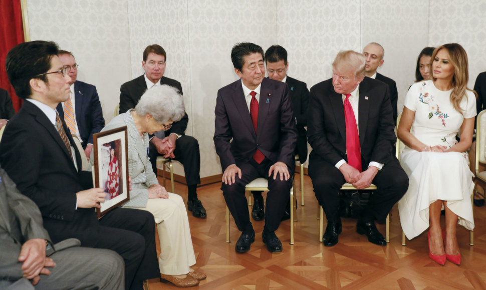 Donaldas Trumpas susitiko su Šiaurės Korėjos pagrobtų japonų šeimomis