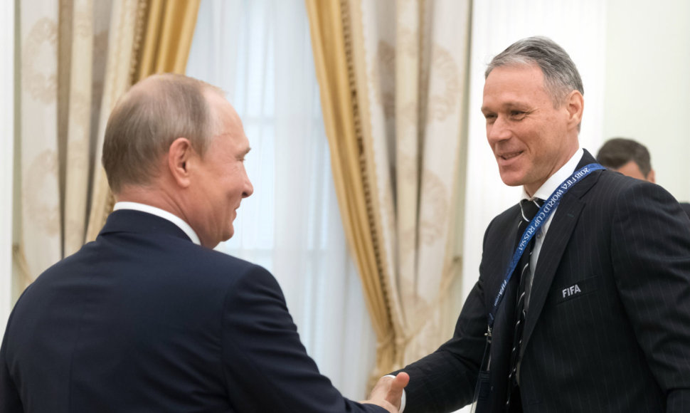 Kremliuje Vladimiras Putinas sukvietė legendinius futbolininkus ir FIFA prezidentą G.Infantino.