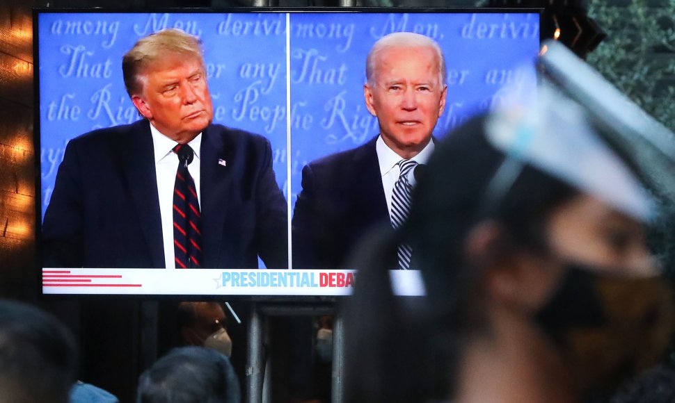 Joe Bidenas ir Donaldas Trumpas per debatus