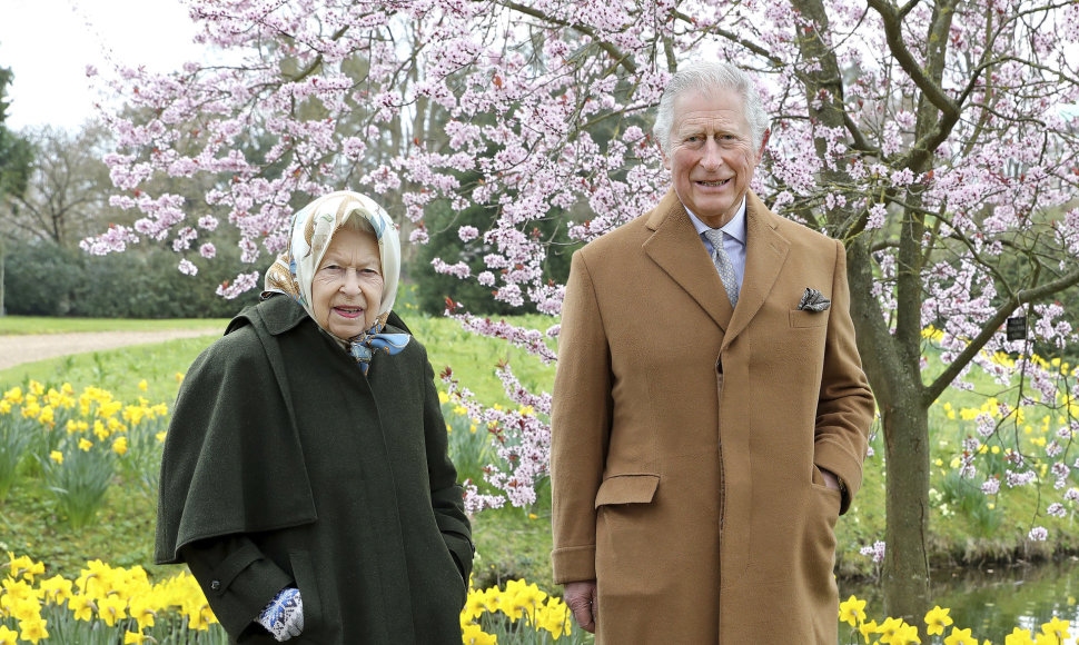 Karalienė Elizabeth II ir princas Charlesas