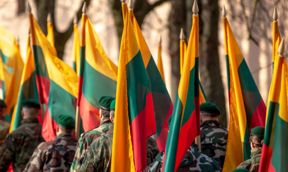 Šauliai Vilniaus S.Daukanto aikštėje per vėliavų pakėlimo ceremoniją