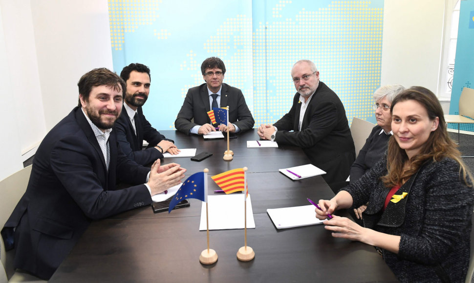Carleso Puigdemont'o, Rogerio Torrento ir keturių paleistos vyriausybės narių susitikimas