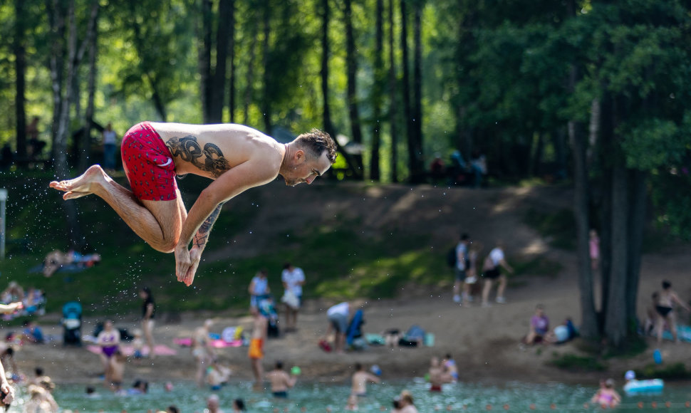 Karštą vasaros dieną vilniečiai leido miesto paplūdimiuose