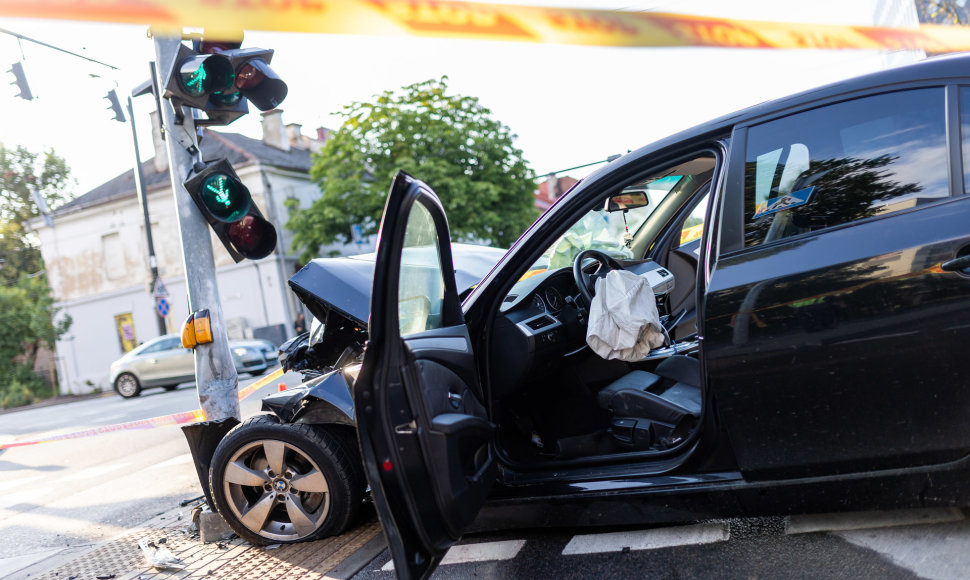 BMW ir „Toyota“ avarija Rinktinės gatvėje