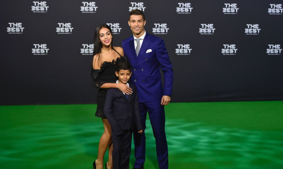 Cristiano Ronaldo su sūnumi ir drauge Georgina Rodriguez