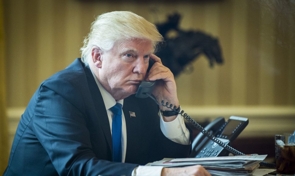 Donaldas Trumpas kalbasi telefonu su Vladimiru Putinu