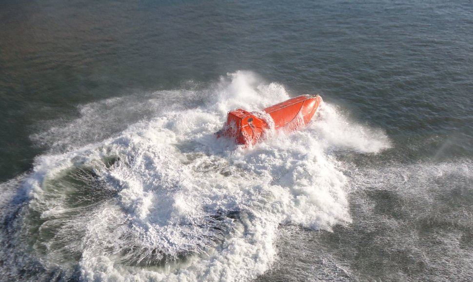 Išbandoma SGD laivo-saugyklos saugumo įranga. 