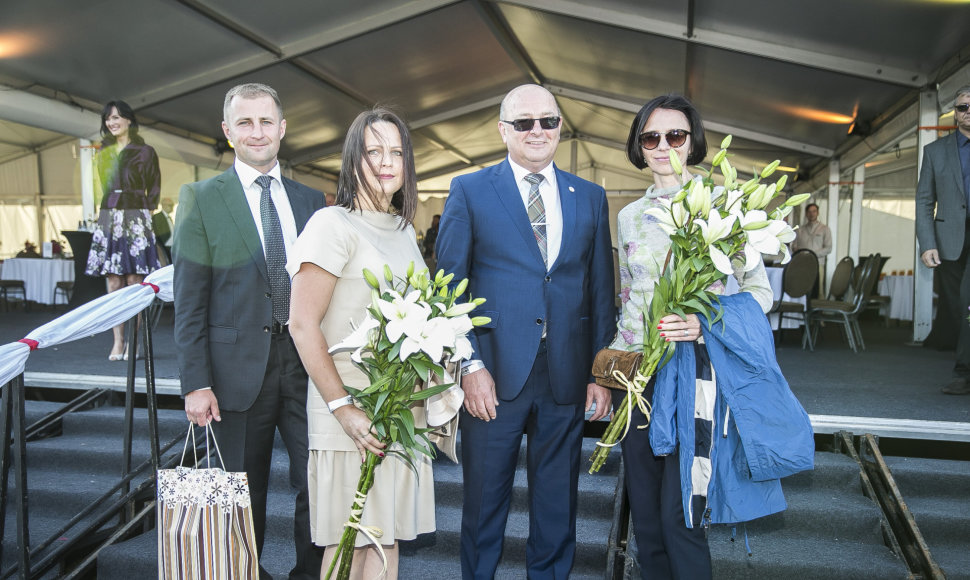 Šarūnas Matijošaitis su žmona Rasa, Visvaldas Matijošaitis ir Loreta Stonkienė