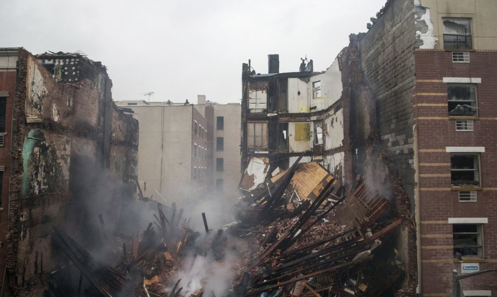Niujorke sprogus nutekėjusioms dujoms sugriuvo du daugiabučiai 