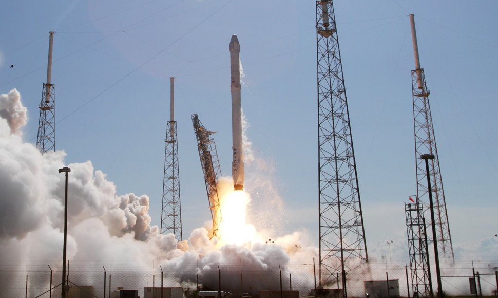 „SpaceX“ raketos pakilimas