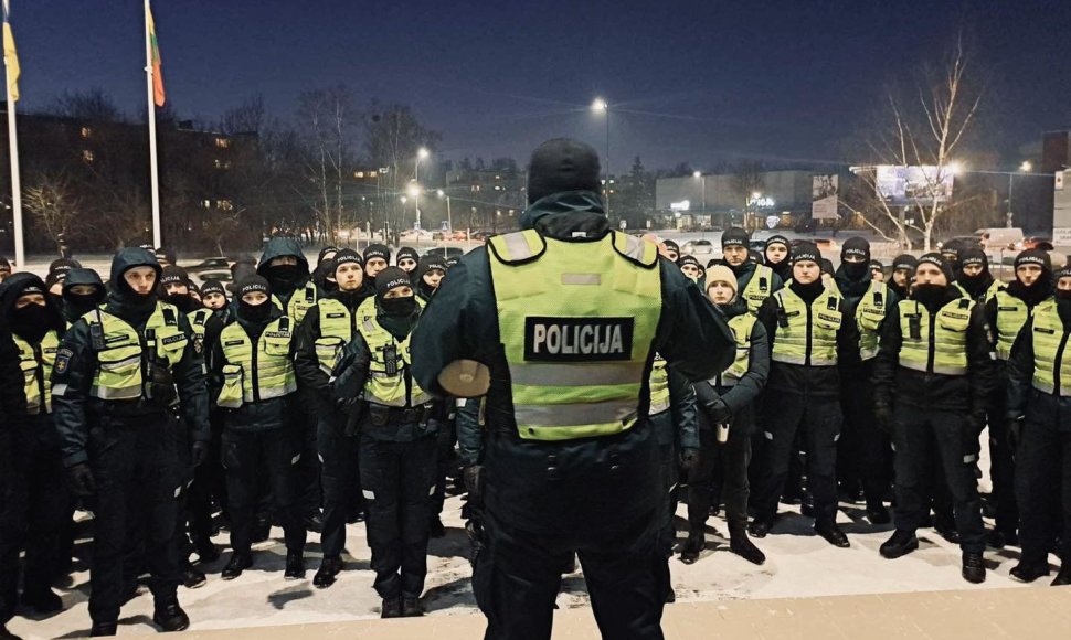 Policijos pareigūnai vėlų pirmadienio vakarą ir naktį ieškojo Kaune dingusios devynmetės