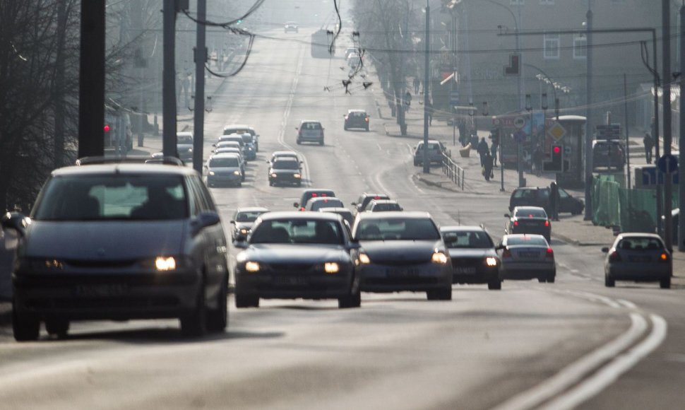 Vilnius paniręs į melsvą rūką