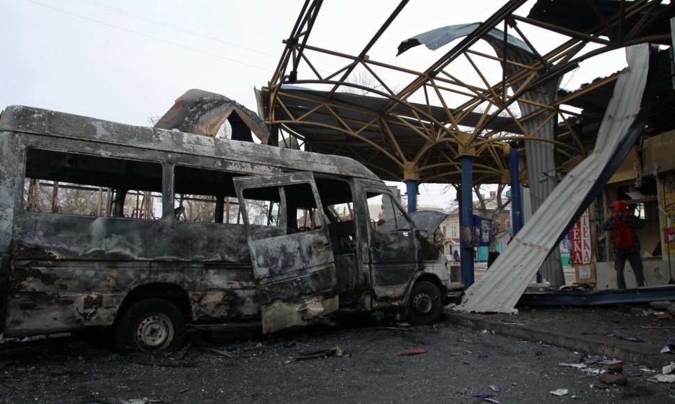 Mikroautobuso griaučiai Rytų Ukrainoje