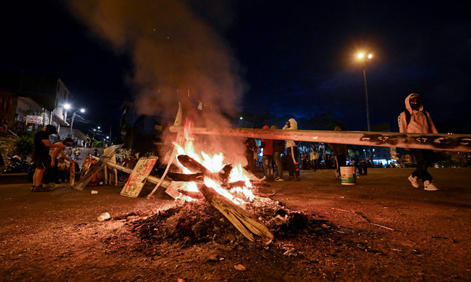 Kolumbijos miestų gatvėse kyla barikados