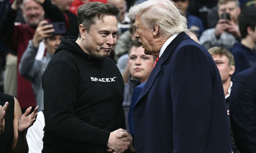 Donaldas Trumpas ir Elonas Muskas / BRENDAN SMIALOWSKI / AFP