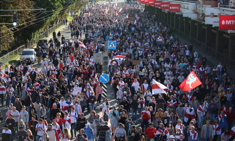 Minsko gatvėse – tūkstančiai protestuotojų