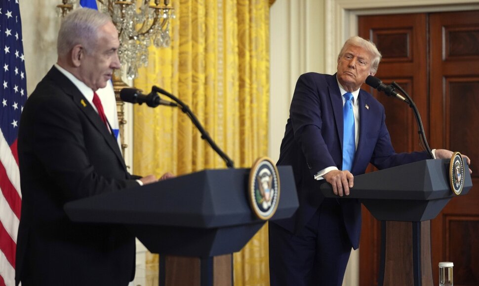 Benjaminas Netanyahu ir Donaldas Trumpas / Evan Vucci / AP