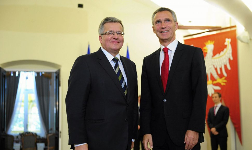 Lenkijos prezidentas Bronislawas Komorowskis ir NATO vadovas Jensas Stoltenbergas