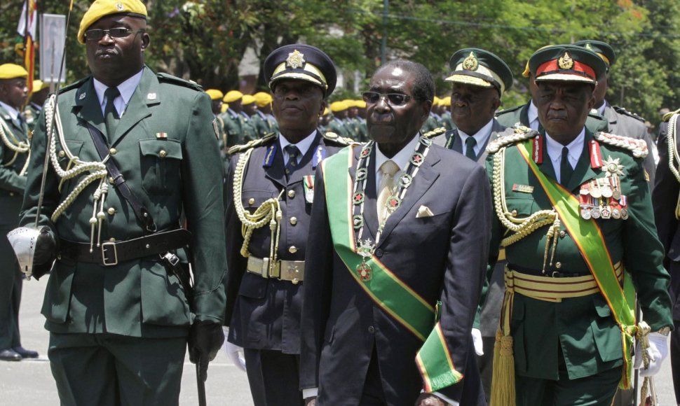 Seniausias lyderis Afrikoje - 90-metis Robertas Mugabe