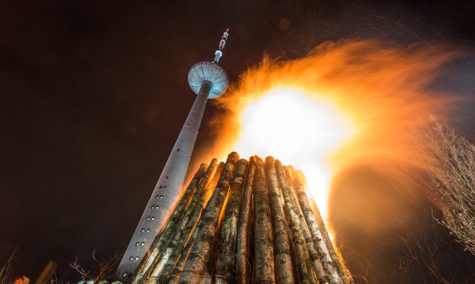 Atminimo laužų uždegimo ceremonija prie Vilniaus televizijos bokšto