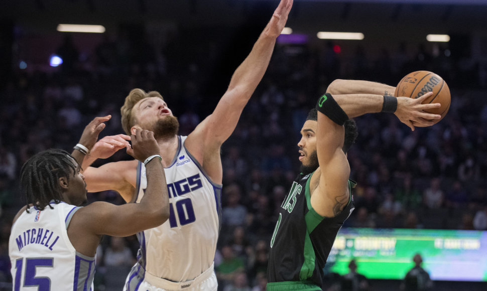 Domantas Sabonis ir Jasonas Tatumas