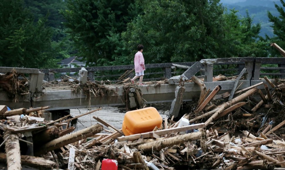 Potvyniai Japonijoje nusinešė jau 25 žmonių gyvybes